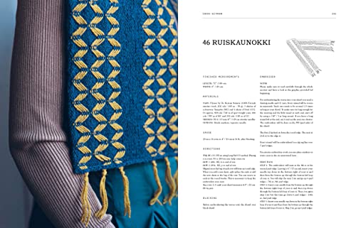 52 Weeks of Scarves: Beautiful Patterns for Year-Round Knitting: Shawls. Wraps. Collars. Cowls.