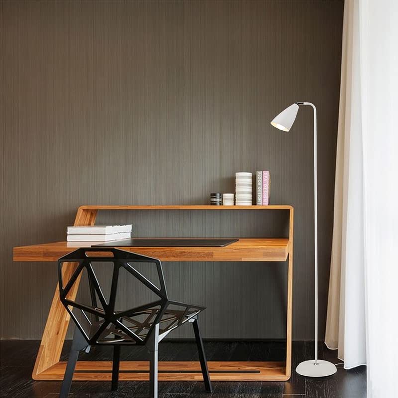 Lampes debout industrielles réglables pour une ambiance de salon cocooning