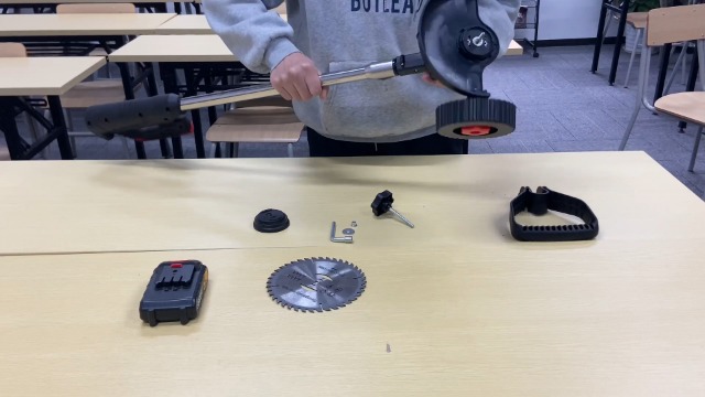Produktbild von CONENTOOL 600W Akku Rasentrimmer Mit 2X 2000Ah Akku