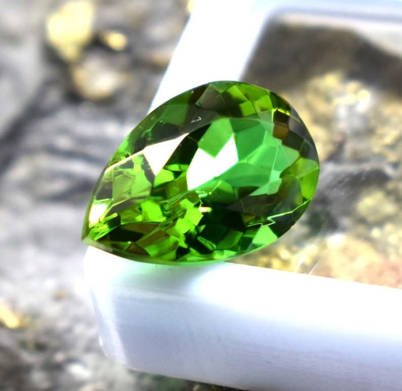 Alexandrite naturelle poire facettée 16x11x9mm pour fabrication de collier et bague DIY