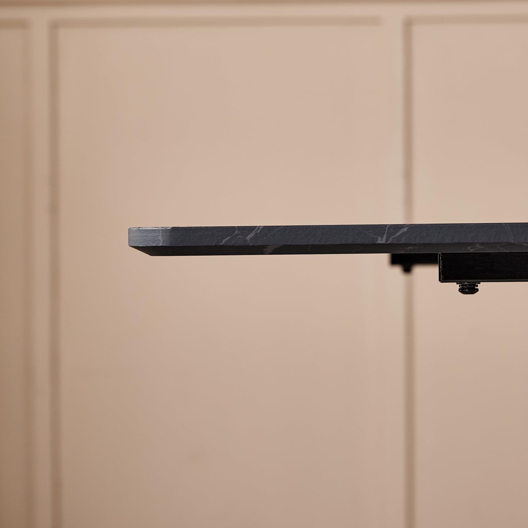 Tavolo da pranzo rettangolare, tavolo da cucina moderno, piano in MDF giuntato 180x90cm, gambe a croce in metallo, può ospitare 6-8 persone (imitazione marmo nero)