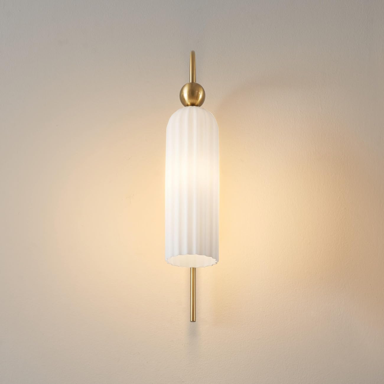 KOSILUM Leonora - Aplique campana dorada de cristal opal texturizado - Luz blanca cálida iluminación salón dormitorio cocina pasillo - 1 x max 40 W - E14 - IP20