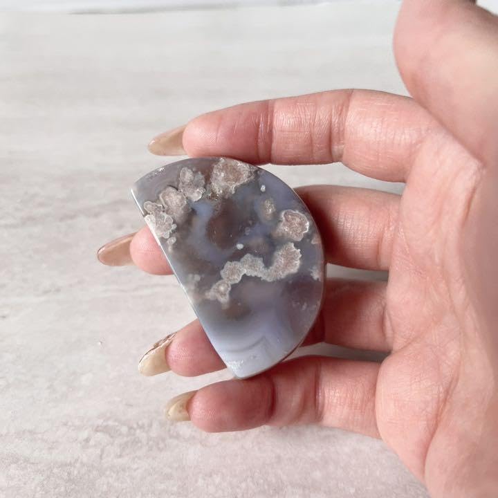 高品質　カーネリアン　フラワーアゲート　桜瑪瑙　月　ムーン　台座付き Amazon.co.jp: 桜瑪瑙 フラワーアゲート 月型 ムーンボウル ①