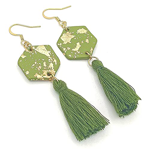 Boucles d'oreilles longues géométriques feuille d'or et pompon 8cm
