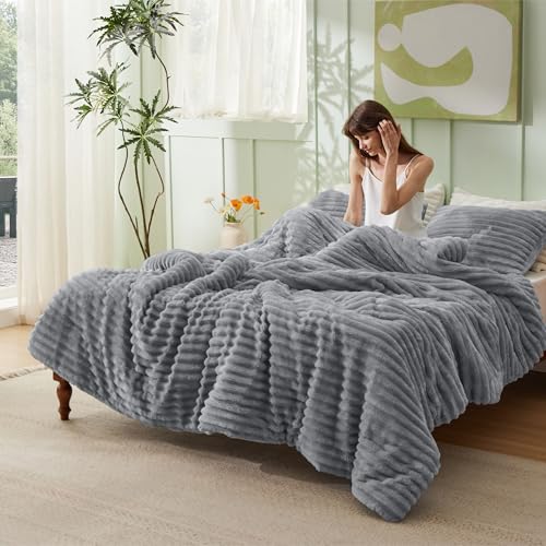 Image of Bedsure Full Fluffy Comforter Set - GentleSoft 3 Pieces Luxury Fleece Grey Bedding, Cozy Room Decor Aesthetic, 1 Full Bed Comforter (82 inchx86 inch) and 2 Pillowcases (20 inchx26 inch)