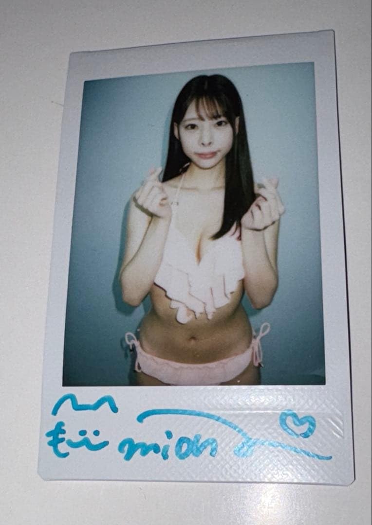 Amazon.co.jp: 桜木美音 イベント入手品 直筆サイン入りチェキ 水着1