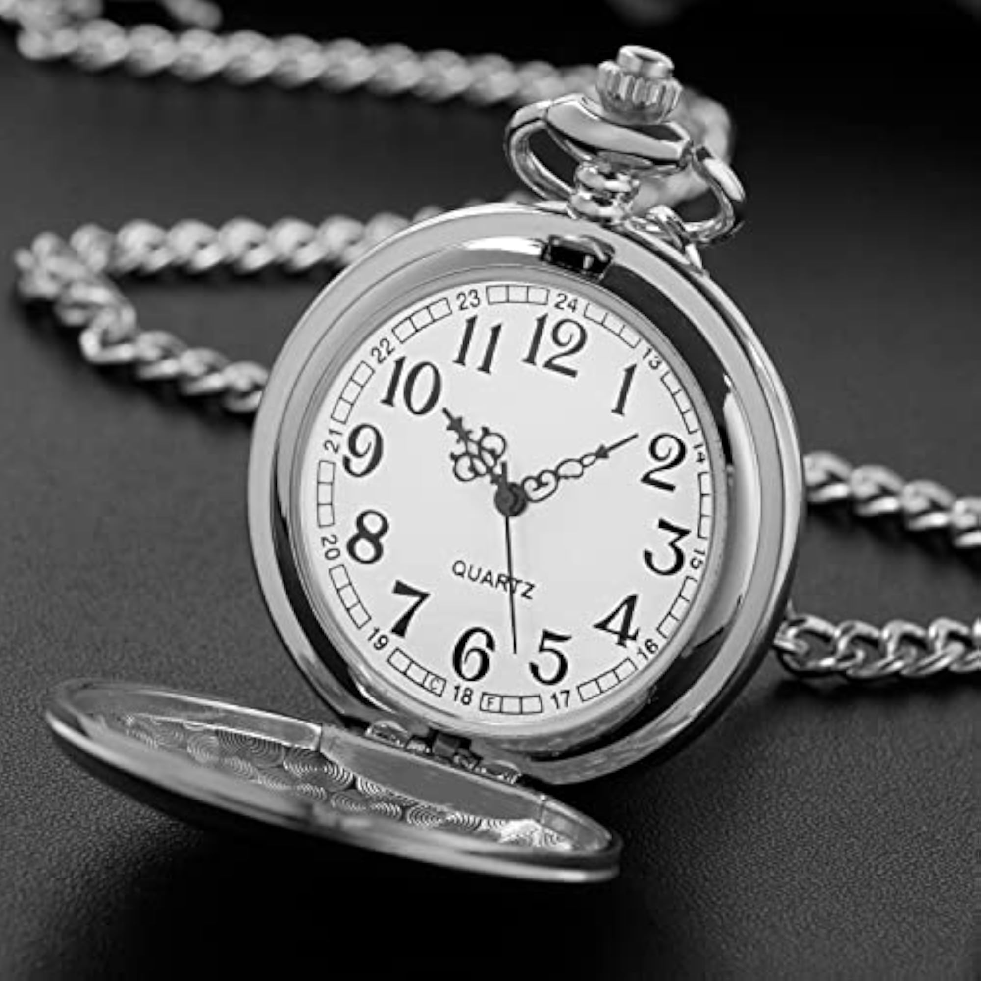 Smooth Cover Quartz Pocket Watch with Roman Dial and Chain