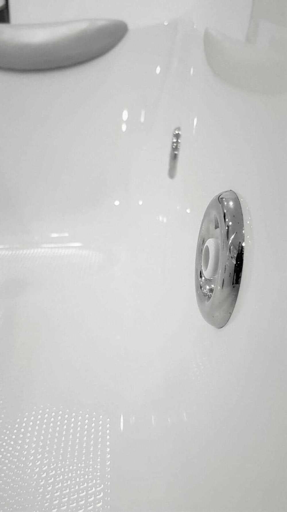 Novellini Calypso Eco Vasca da Bagno 160x70 H55cm Idro Laterale 6 Getti Reversibile Accensione Pneumatica Forma Esterna Rettangolare Interna ad Otto 2 Pannelli Acrilico Bianco Lucido Colonna Cuscino