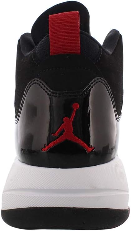 Jordan Maxin 200 Basketball Sneaker