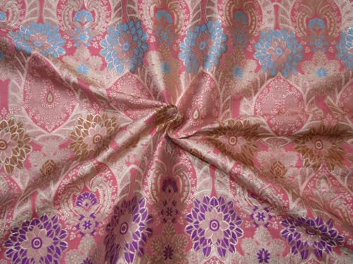 Tissu brocart épais pour donner du volume à vos jupes et vestes d'hiver