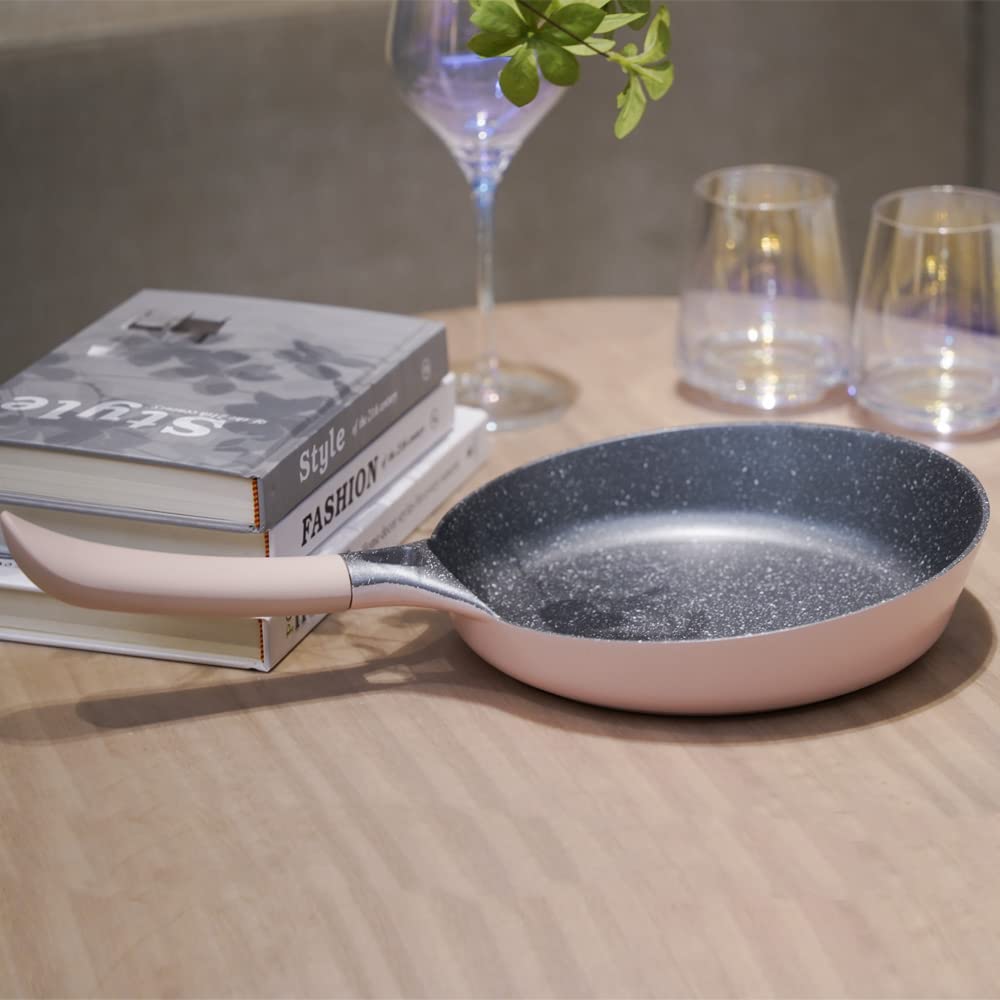 AKIS zestaw garnków i patelni z odlewu aluminiowego, 3-częściowy, garnek do gotowania z pokrywką 20 cm patelnia 24 cm różowy