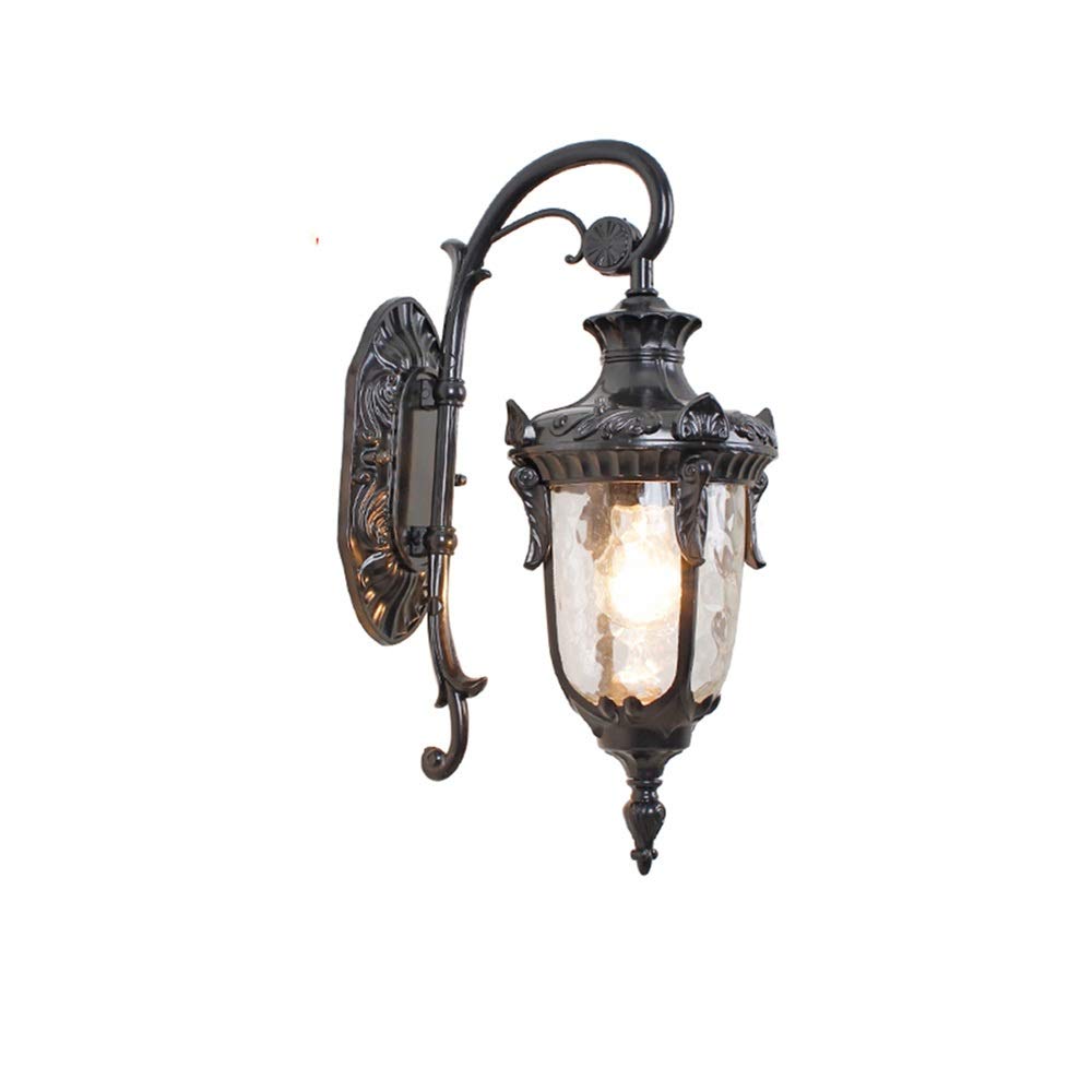 Lampe murale extérieure au design épuré et finitions étanches