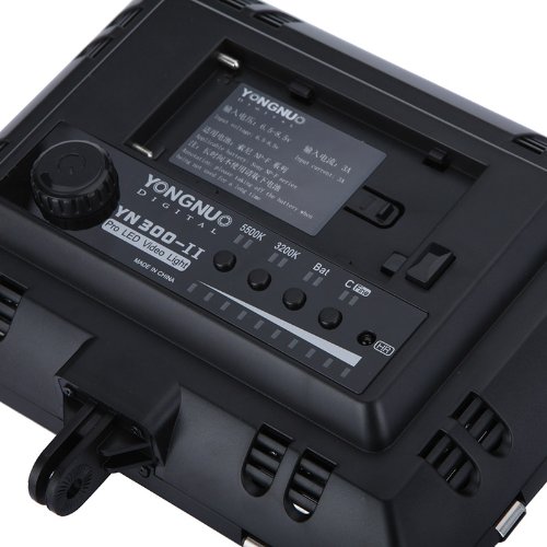 Amazon | YONGNUO製 YN300-Ⅱ 300球 LED ビデオライト 超高輝度 色温度