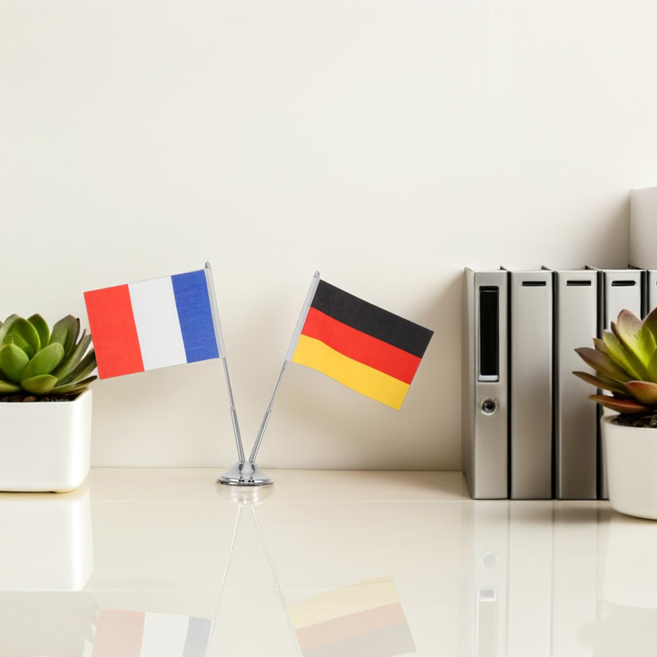 Healeved Tischflaggen Set Deutschland & Frankreich Mit Edelstahl FlaggenstäNder Kleine Tischflagge FüR BüRo Konferenzen Und Besprechungen Schreibtischdekoration