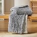 Produktbild BEDSURE Kuscheldecke Decke Sofa Strickdecke - Wohndecken kuscheldecken Kleine 130x150, Sofadecke Doppelgesicht Extra Weich, Kuscheldecke Flauschig Wohnzimmer, Wolldecke Grau, Couchdecke überwurf
