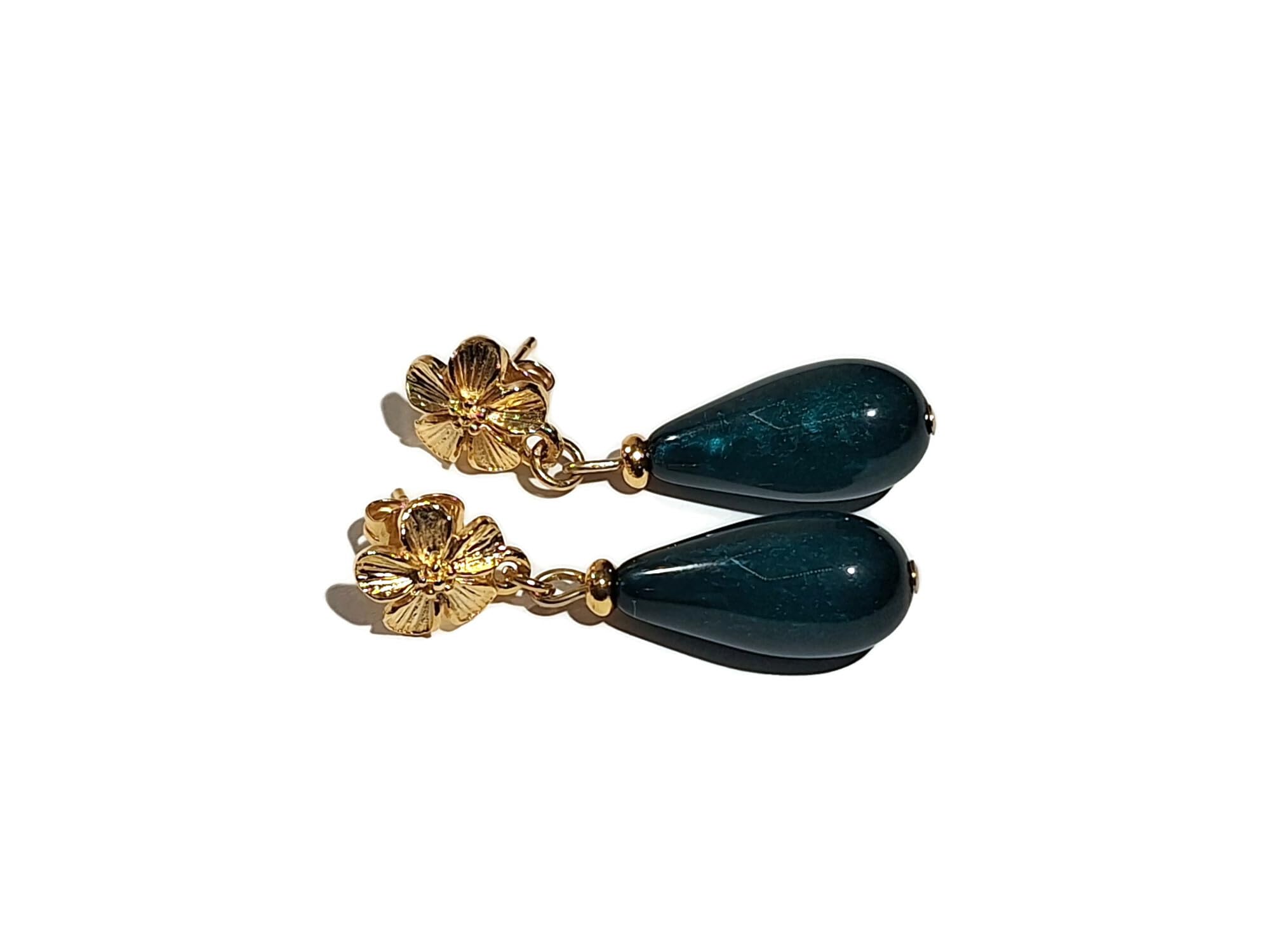 Pendientes flor perla con reflejos iridiscentes verdes en oro de 24K 5