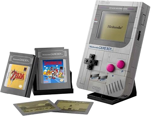 LEGO Super Mario Game Boy - Set de Construction pour Adulte - Maquette de Nintendo à Exposer avec 2 Cartouches Dont Zelda - Support Inclus - Idée de Cadeau Rétro pour Fans de Jeux Vidéo 72046 - 4