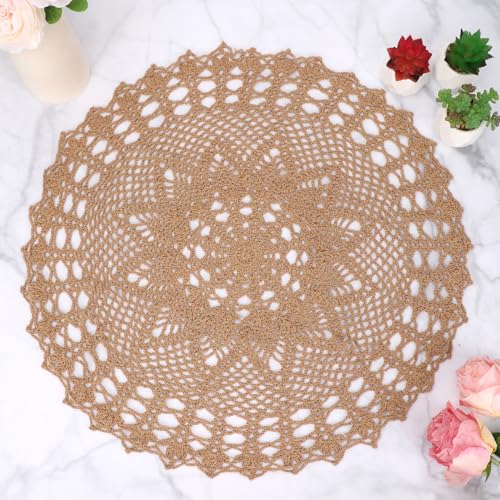 FUNZIONALE E DECORATIVO – Perfetto come copritavoli per tavolini, tavoli da pranzo, o come tovaglie decorative, sciarpe per comò, coperture per braccioli di divano/poltrona, questi doily sono pratici decorazioni per la casa.