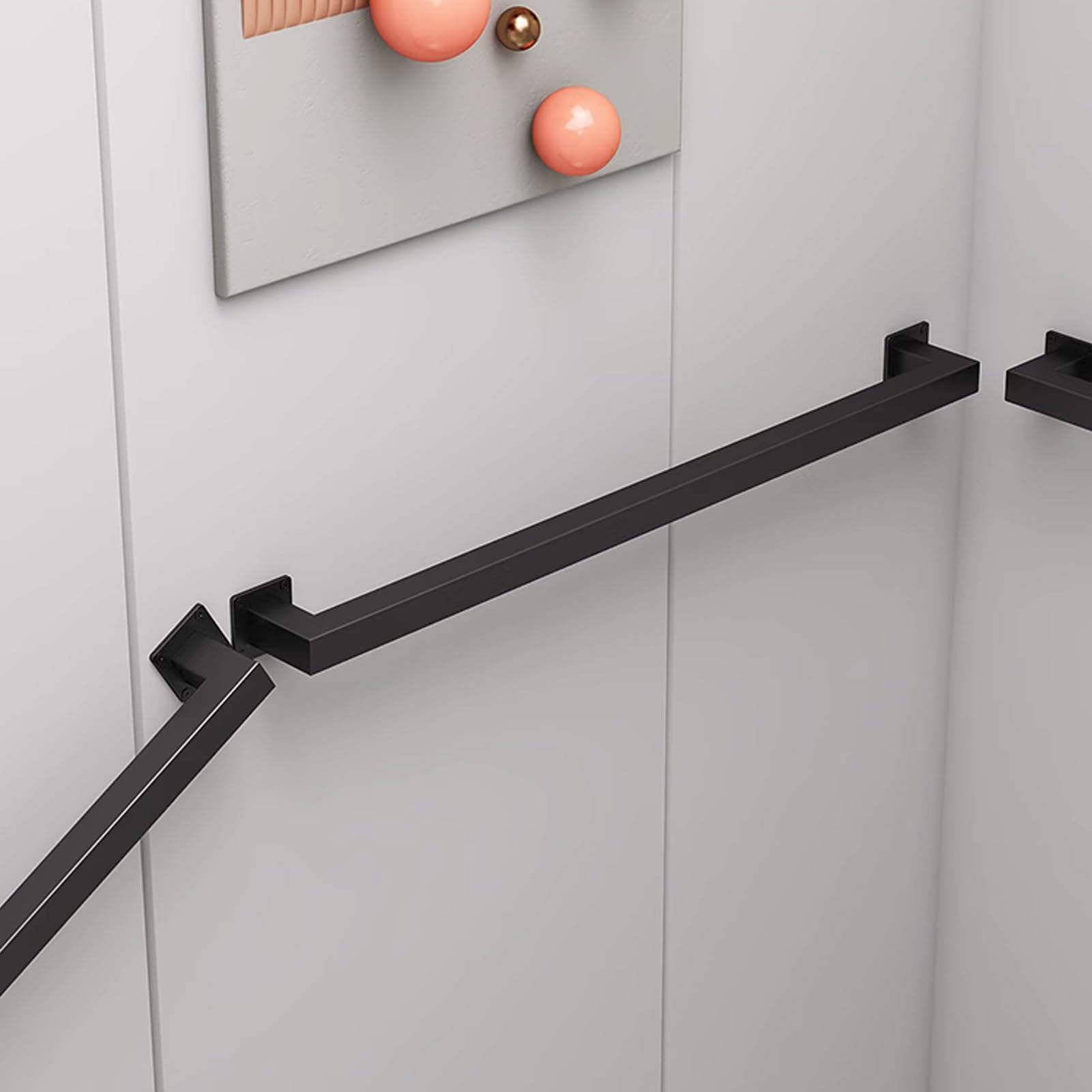 Rampe d'escalier de couloir de salle de bain en fer forgé noir avec supports muraux robustes