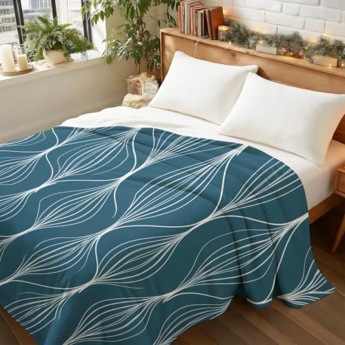 Manta nórdica de rayas para tardes de sofá y decoración infantil 5