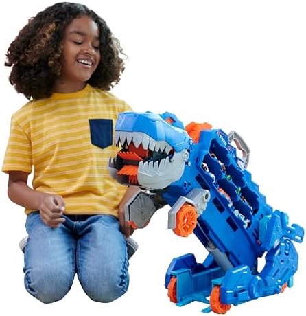 Hot Wheels Let's Race Netflix -2:1 Transporter zu T-Rex mit inkl. Autorennbahn, mit Beleuchtung und Geräuschen, inkl. 2 Spielzeugautos, Platz für 20 Autos, Hot Wheels Dino, Spielze