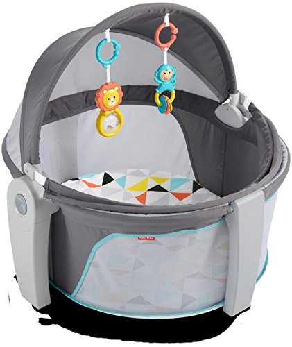 Fisher-Price Cúpula de bebê portátil para berço em movimento, espaço de viagem com brinquedos e doss
