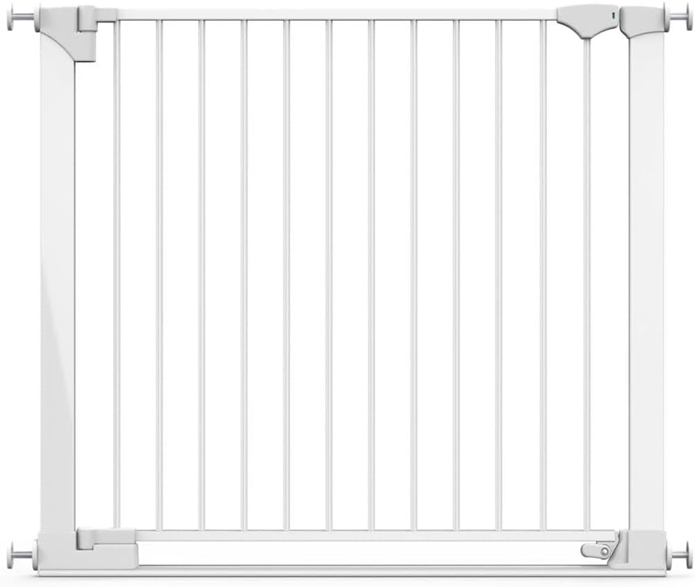Safetots Puerta De Seguridad SafeStep, Blanca, 96cm - 103cm, Puerta de Seguridad Extra Baja, Puerta Extra Ancha de 81cm, Puerta de Una Sola Pieza Extra Ancha para Escaleras, Pasillos y Puertas | Pasaje extra bajo, no requiere taladrar, apertura con una so