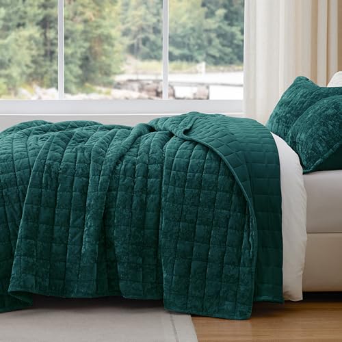 BEDELITE Velvet Quilt Set Queen Size - Luxury Velvet Comforter Bedding Set 3 Pieces, Soft Cozy Emerald Green Oversized Bedspread Coverlet for All Seasons with 2 Pillow Shams
