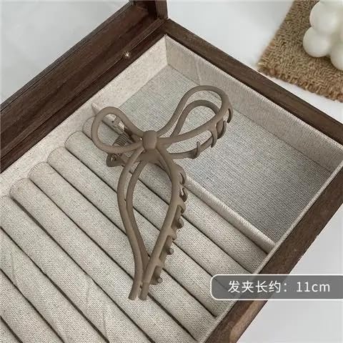 Image of Modern Coffee Hair Clutcher For Women | Stylish Hair Claws For Girls | Trendy Alloy Metal Clips | Premium & Fashionable Girls Hairs Accessories | Suitable In Various Occasions | Pack Of 1 |