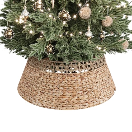ELYKEN 28 Inch Wicker Christmas Tree Collar, Stylish Seagrass & Hyacinth Woven Rattan Xmas Tree Skirt, Rustic Farmhouse Basket for Tree Base Cover with Cord Cut-Out for Artificial Trees