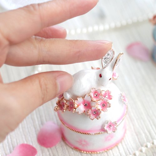 Amazon.co.jp: 東京銀座PICALS うさぎと桜B ジュエリーボックス EX456