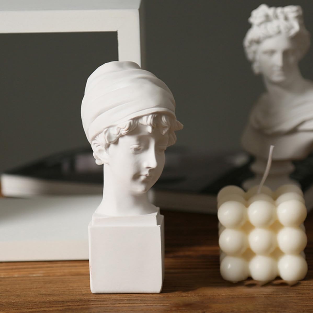 Garneck Girl Head Bust Sculpture Ornament Resin Desktop Decoration Figurine