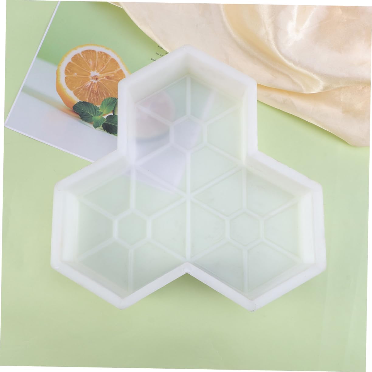 YARNOW Maple Leaf Pattern Mold Easy to Use Baking Candy Molds Perfect for Landscape Decor