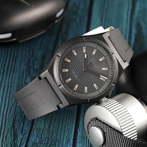 Image of Q&Q Mens Fibre Watch Black Dial 100 Meters Wr