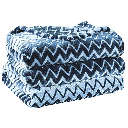 Image of Amazon Brand - Umi Premium Plush AC Blanket - Lightweight Luxurious Soft Zigzag Flannel Blanket, Super Soft Cozy and Comfy for Couch - (Single - 139 x 228 CM, Blue & Cream)| TC - 200