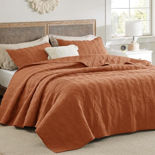Bedsure 100% Cotton Quilt Set, Lightweight Queen Bedspread, Cozy Bedding Coverlet 3-Piece with Pillow Shams in Geometric Pattern for All Season, 90x96 inches, 100% Cotton Voile, Terracotta