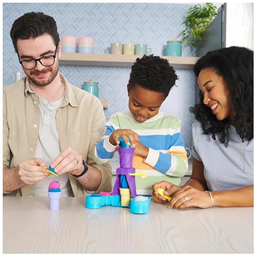 Kinetic Sand Softeis Station - mit 396 g original magischem Sand in DREI Farben und umfangreichem Zubehör für kreatives Indoor-Sandspiel, für Kinder ab 3 Jahren