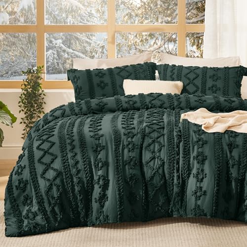 Bedsure Tufted Boho Comforter Set Queen Size - Emerald Green Boho Bed Set, GentleSoft™ 3 Pieces Farmhouse Shabby Chic Embroidery Bedding, Gifts for Woman, Soft Jacquard Queen Comforter for All Seasons