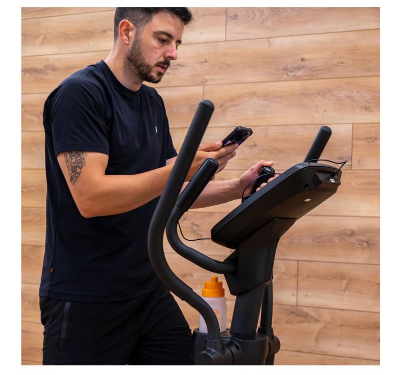 BH Bicicleta Elíptica i.Quantum - Magnética - Sistema inercial 20kg - Zancada 46cm - 24 Niveles - 2 Versiones
