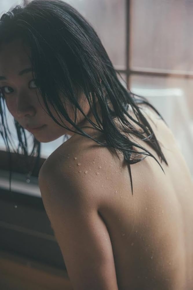 アンゴラ村長1st写真集 標準体型 直筆サイン入り 直筆サイン入り】アンゴラ村長1st写真集『標準体型』 - メルカリ