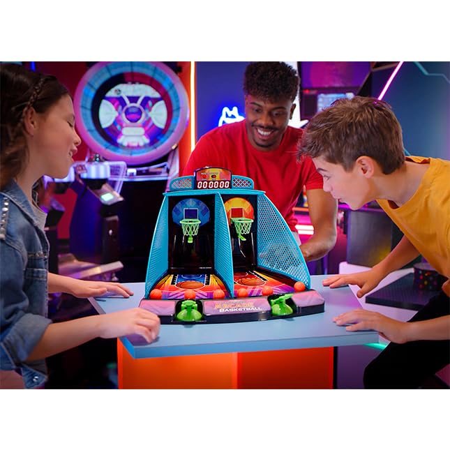 Fat Brain Toys Electronic Arcade Basketball Hyper Neon Giochi per età da 6 a 10 | Gioco di lancio veloce per 2 giocatori. Tabellone segnapunti integrato. Effetti sonori e musica. Dai 6 agli 8 anni.