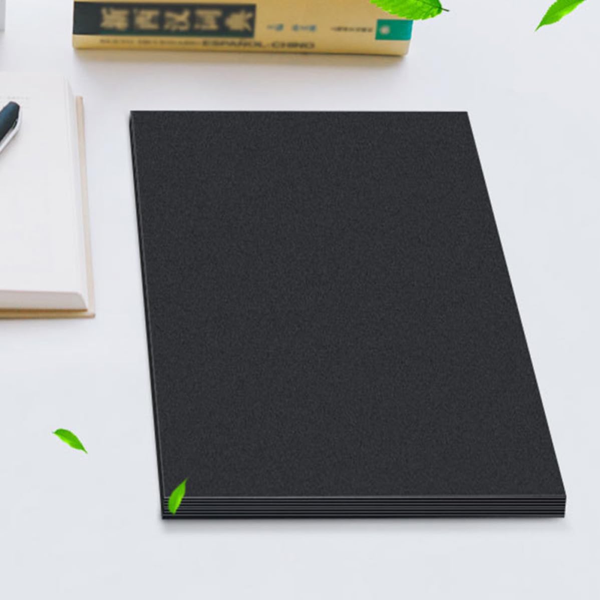 GALPADA 100 Stück A4 Schwarzes Kraftpapier Dickes Malpapier mit Glatter Oberfläche und Wasserfest für Weihnachtskarten und Kreative Bastelprojekte