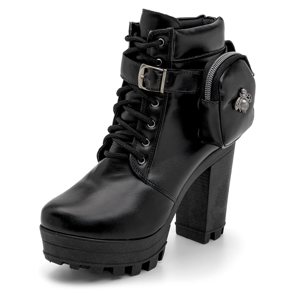 Bota Coturno Feminina Salto Grosso Tratorado Cadarço e Bolsinha Removível em promoção! Veja a oferta e mais achadinhos de Botas 5 Hoje é o melhor dia para comprar Bota Coturno Feminina Salto Grosso Tratorado Cadarço e Bolsinha Removível com aquele preço maroto! Promoção! Aproveite a oferta! 5