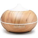 El DIFUSOR DE ACEITES ESENCIALES GRANDE de 300ML puede fácilmente llenar toda una habitación grande o su hogar de vapores de aceites esenciales relajantes y suaves. También es usado por muchos negocios. Disfrute de un difusor con funciones mejoradas y de una excelente calidad, que funciona y dura durante años, brindándole beneficios para su salud y actitud.