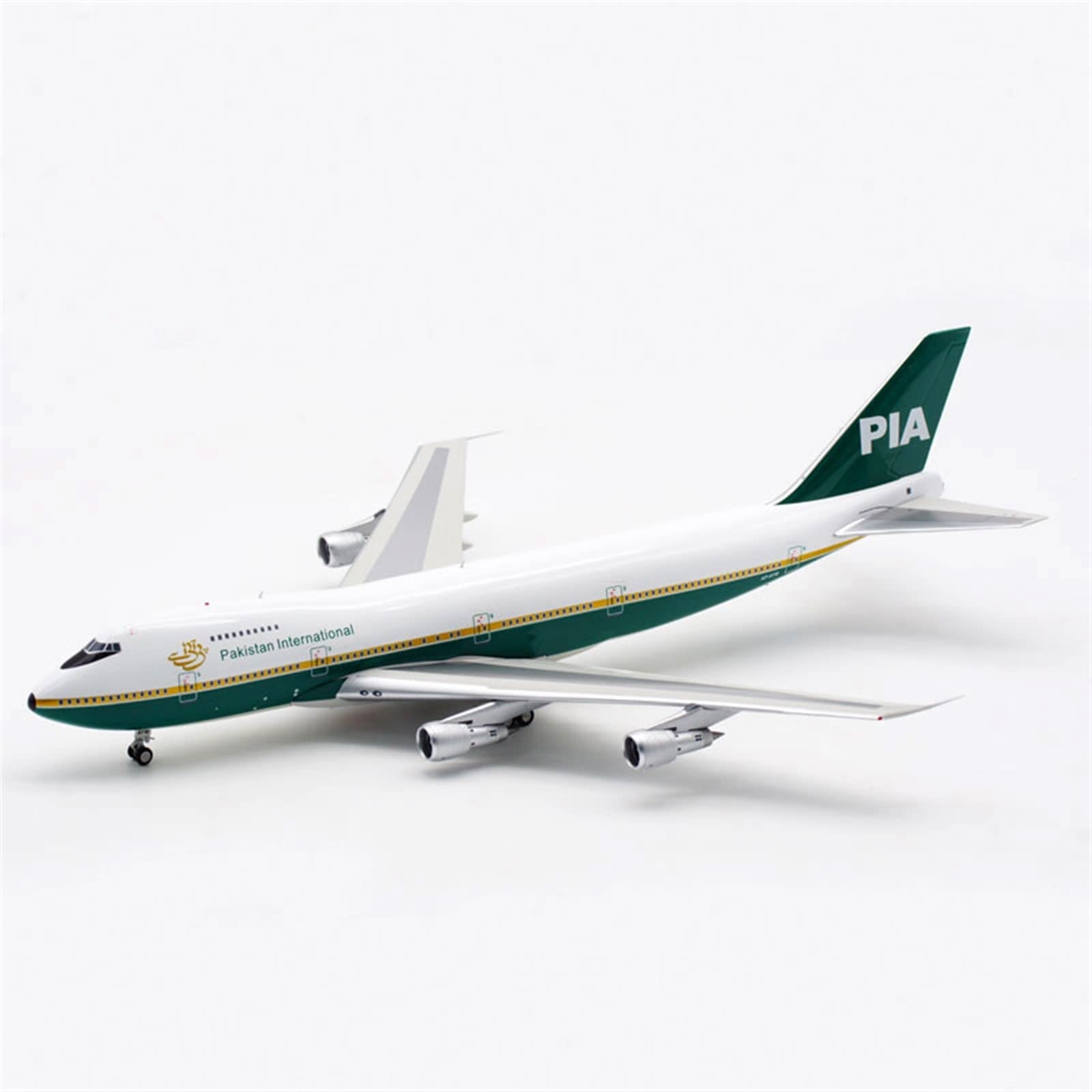 パキスタン航空　1/200 200Aviation社製 Amazon.co.jp: 模型飛行機 1 200 スケール パキスタン航空 B747-200 AP