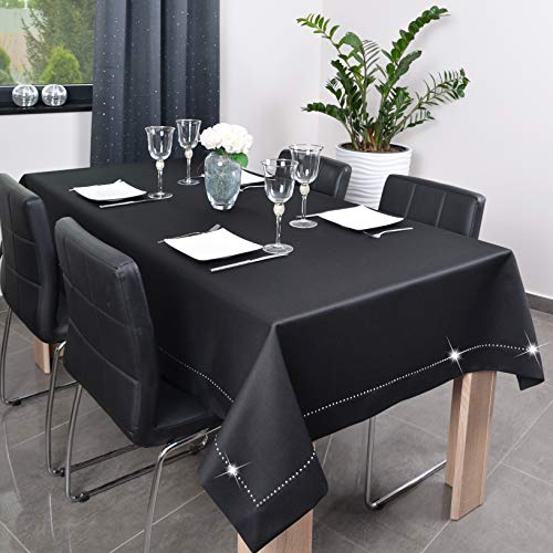 DECOOR - schmutzabweisende Tischdecke, 140 x 200 cm, Schwarz, veredelt mit Einer eleganten 7 cm Langen Rückseite, aus Satingewebe 190g/m², 100% Polyester, hergestellt in EU Cover