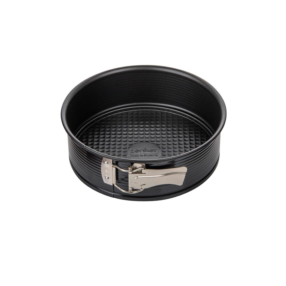 El molde Zenker Black Metallic de 20 cm, diseñado para una cocción uniforme y fácil desmoldado.