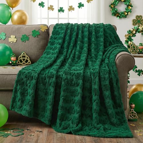 Horaldaily St. Patricks Day Solid Blanket Throw Drak Green Shamrock Heart Soft Fuzzy Plush Faux Fur Cozy Blankets for Couch Sofa Bed Lounging Ideal Gifts for Kids Adults Wife Self 50x60