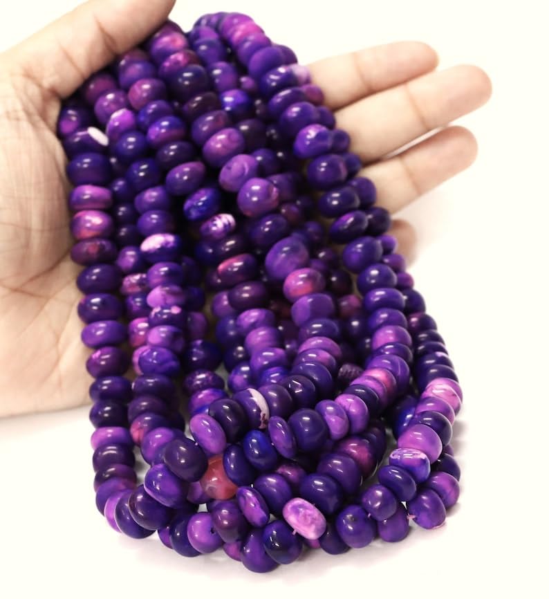 Opale violette naturelle mate pour création de bijoux raffinés de luxe