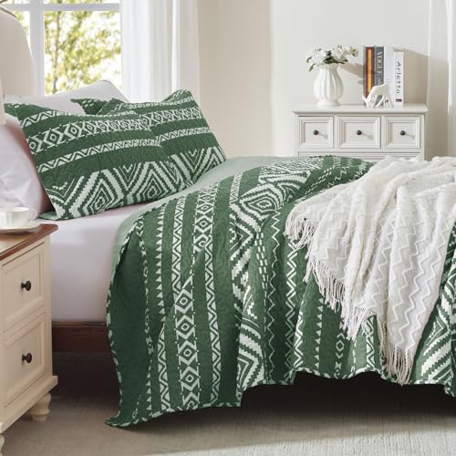 LEAONME 3 Pieces Full Queen Size Olive Green Quilt Set with Checkered Pattern Lightweight Oversized Bedspread 90''x98'' Soft Coverlet Warm Bed Cover for All Seasons (1 Quilt, 2 Pillow Shams)